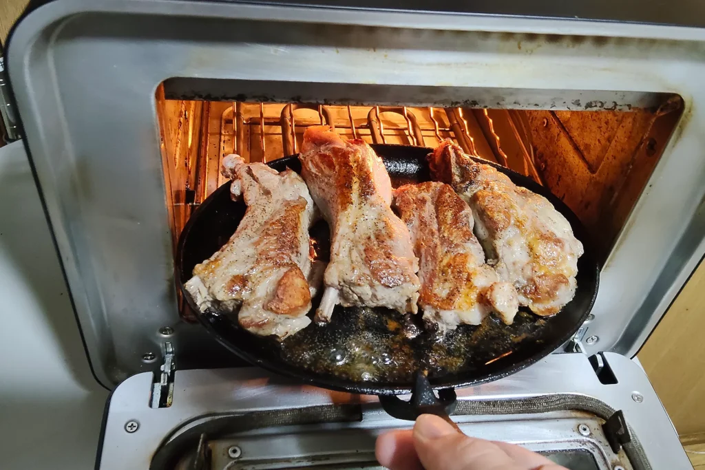 ENRO電気ピザ窯miniで焼き上げた、スペアリプの画像